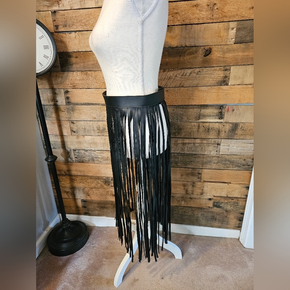 Women's faux leather belt with long fringe size OS - Picture 5 of 12